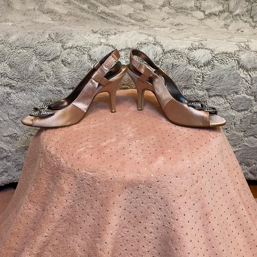 Steve Madden Luxe pink satin slingbacks w/crystals - Picture 9 of 12